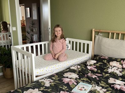 Дитяче ліжечко