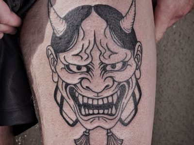 Тату майстер в стилі Blackwork