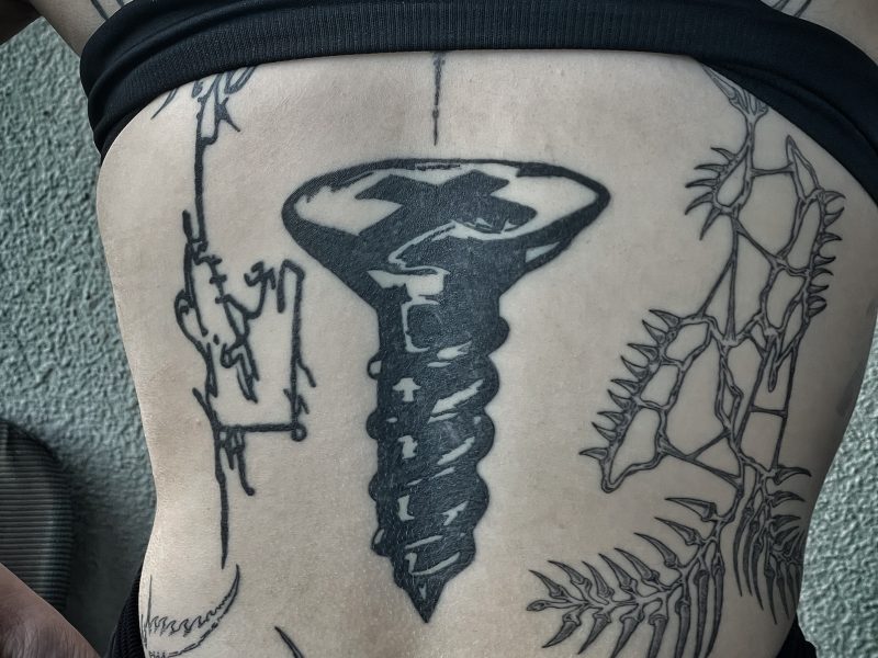 Тату майстер в стилі Blackwork